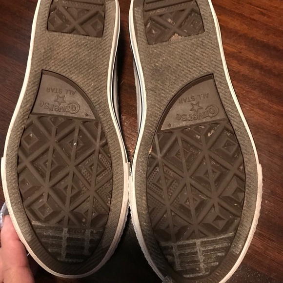 Girls converse size 2. Great condition! - Picture 4 of 4